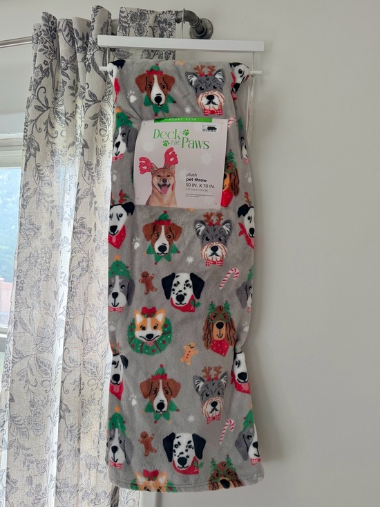 Merry Pets Other - Deck The Paws Soft Plush Luxury Throw Blanket Size 50x70In NWT!
